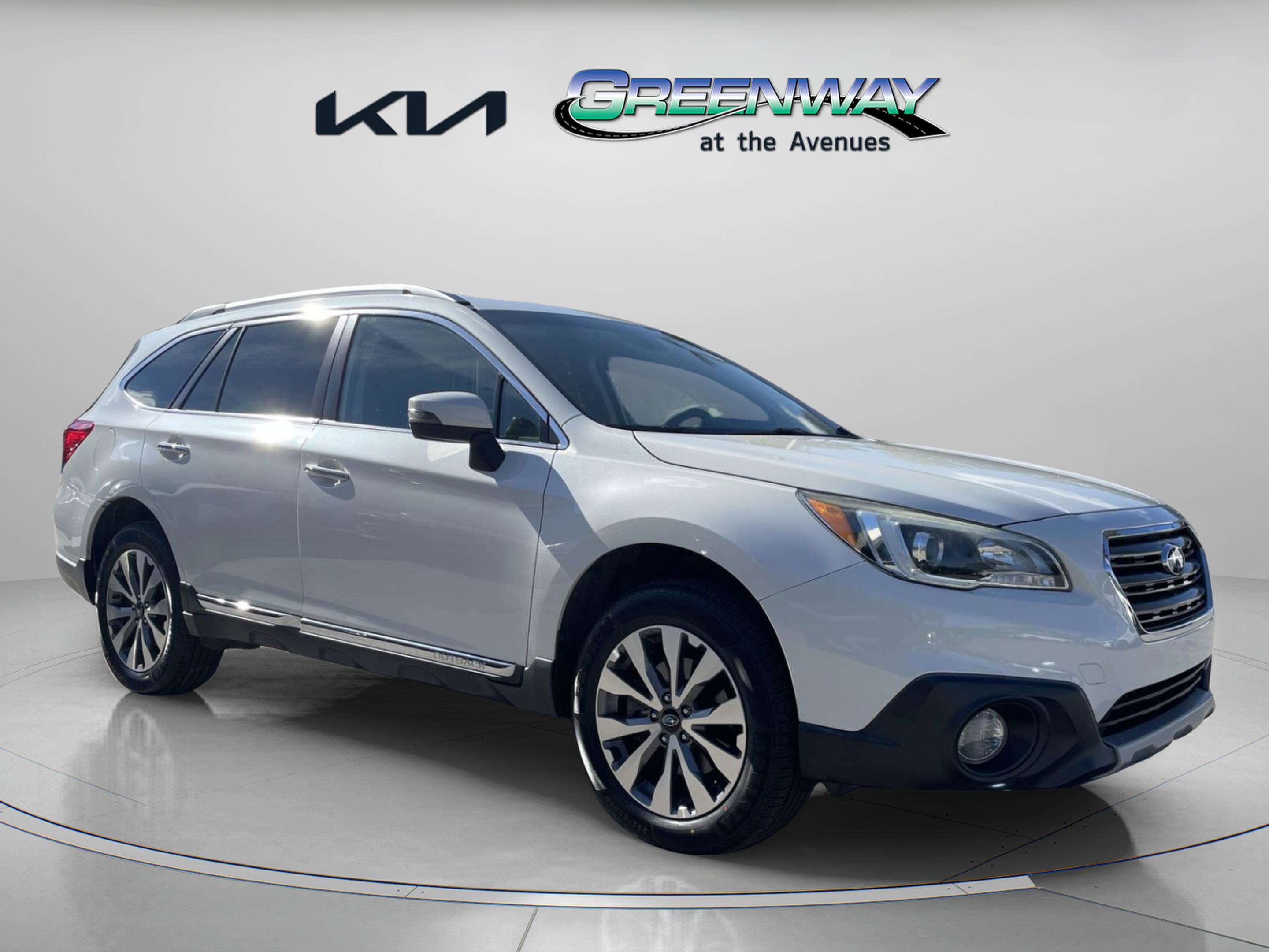 2017 Subaru Outback Touring's photo