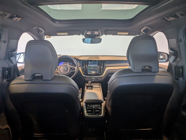 2022 Volvo XC60 R-Design photo 27