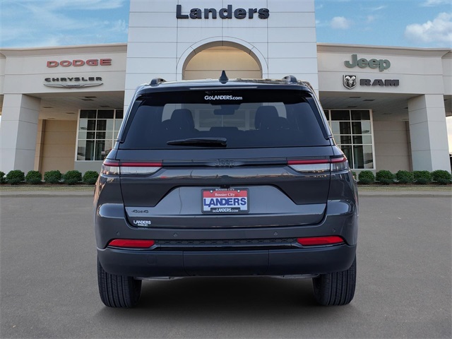 2025 Jeep Grand Cherokee Altitude photo 4