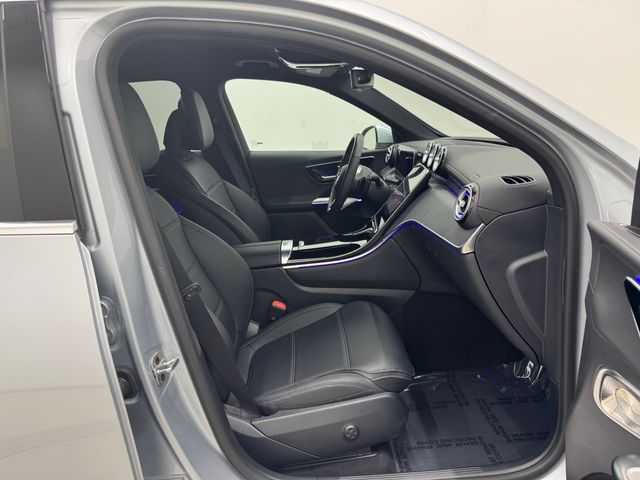 2025 Mercedes Benz GLC 300 photo 13