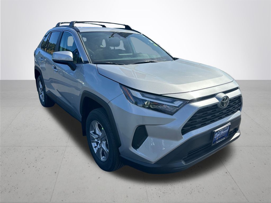 2025 Toyota RAV4 XLE photo 5