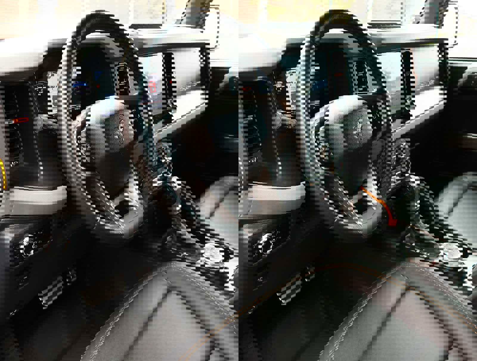 2023 Ford Bronco Base photo 2