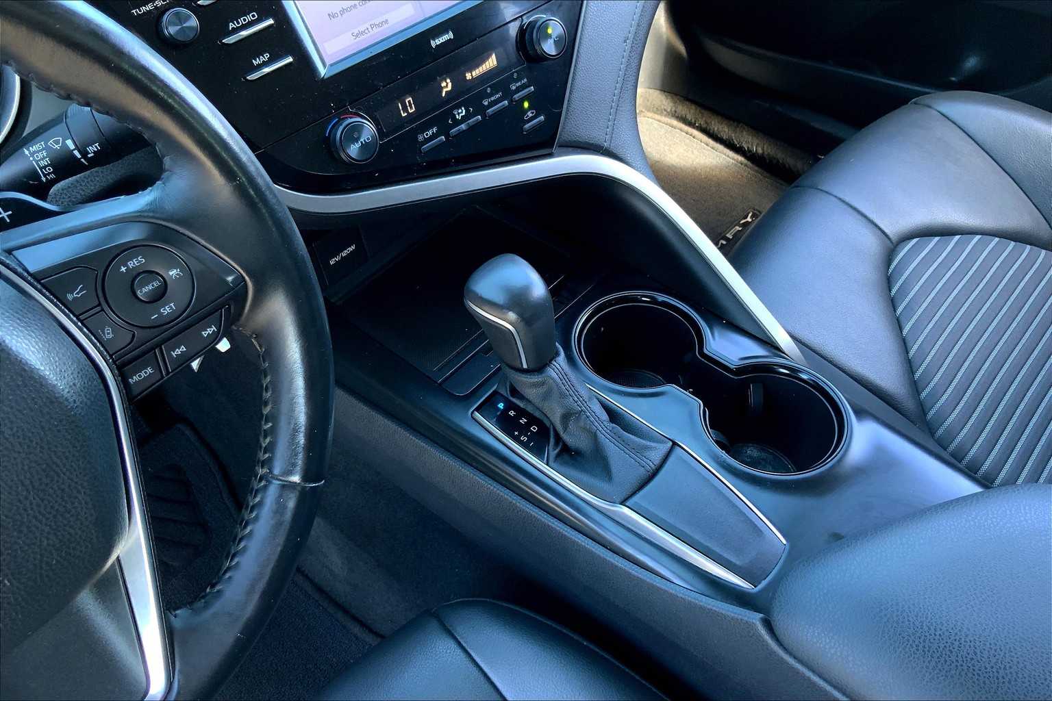 2020 Toyota Camry SE photo 14