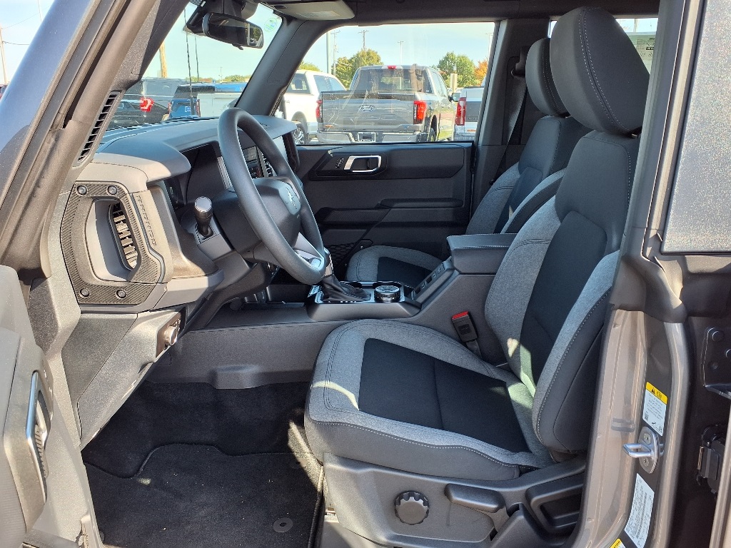 2025 Ford Bronco Base photo 6