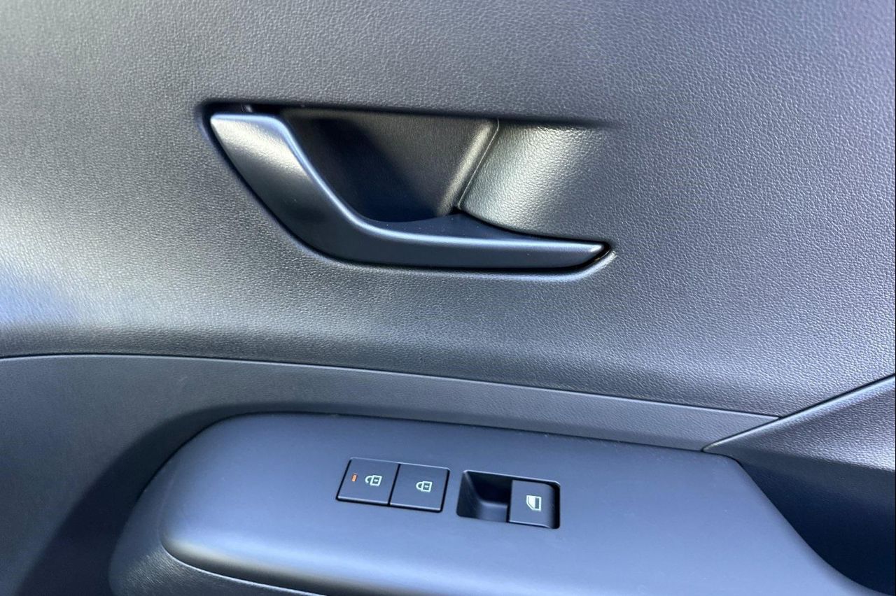 2025 Hyundai Kona SEL photo 19