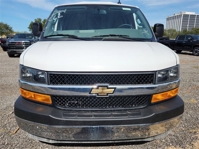 2024 Chevrolet Express Cutaway 3500 photo 2