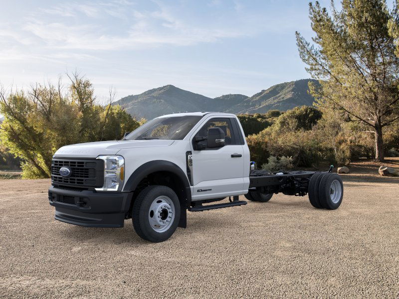 2025 Ford F-550 Super Duty Chassis Cab XL's photo