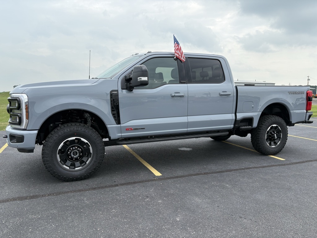 2025 Ford F-350 Super Duty Lariat's photo