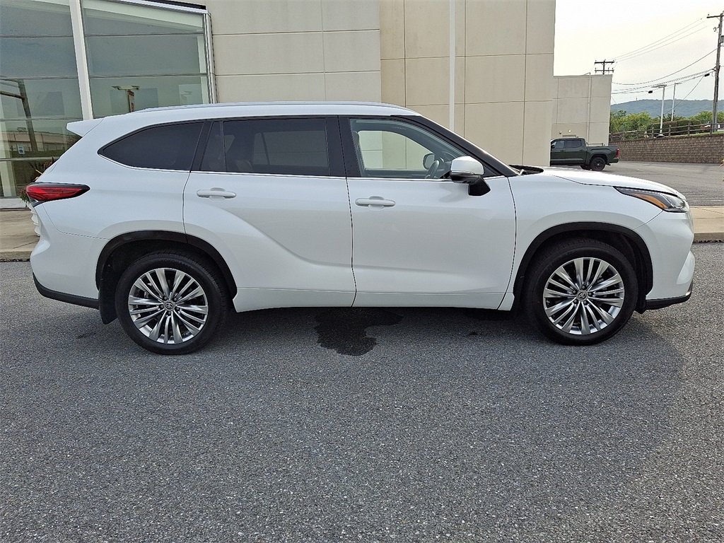 2023 Toyota Highlander Platinum photo 11