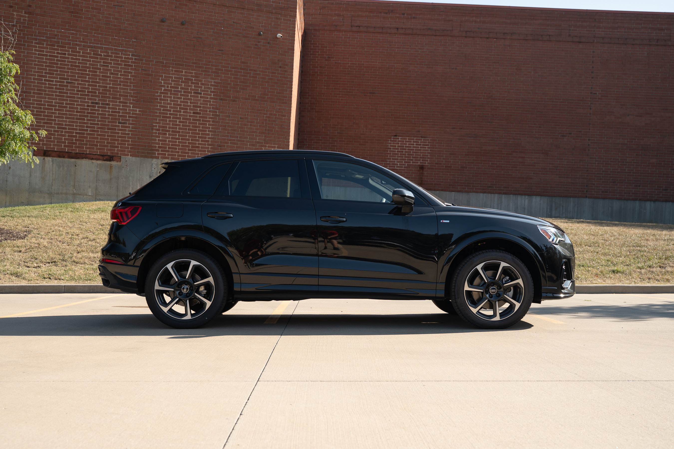 2025 Audi Q3 S line Premium Plus photo 2