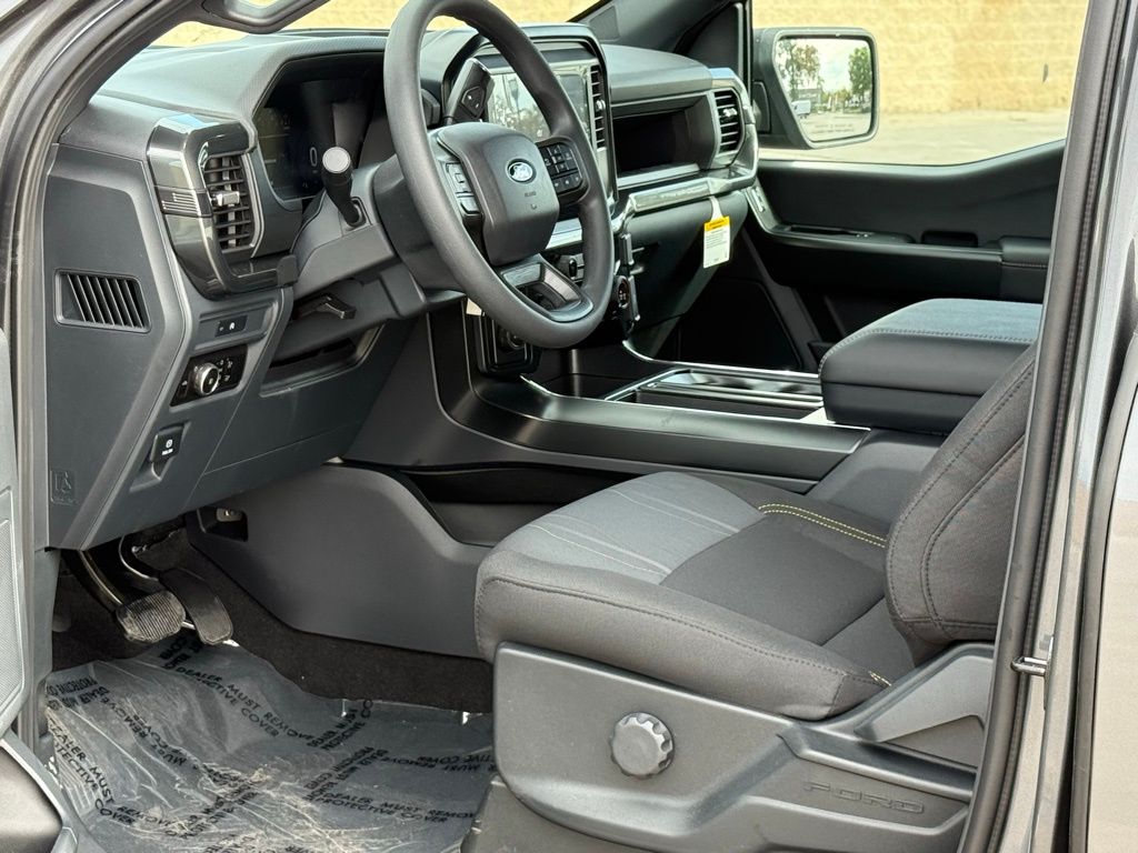 2025 Ford F-150 STX photo 4