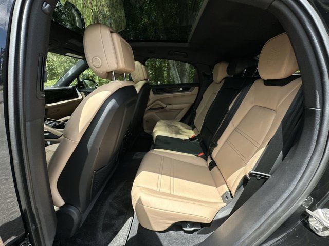 2024 Porsche Cayenne Coupe Base photo 16