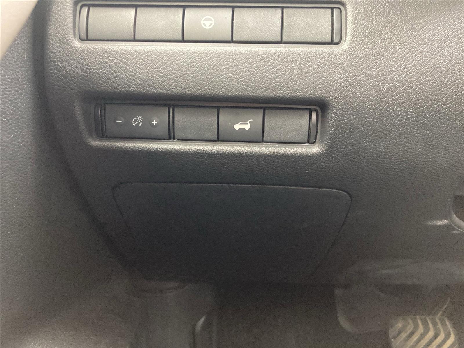 2021 Nissan Rogue SV photo 22