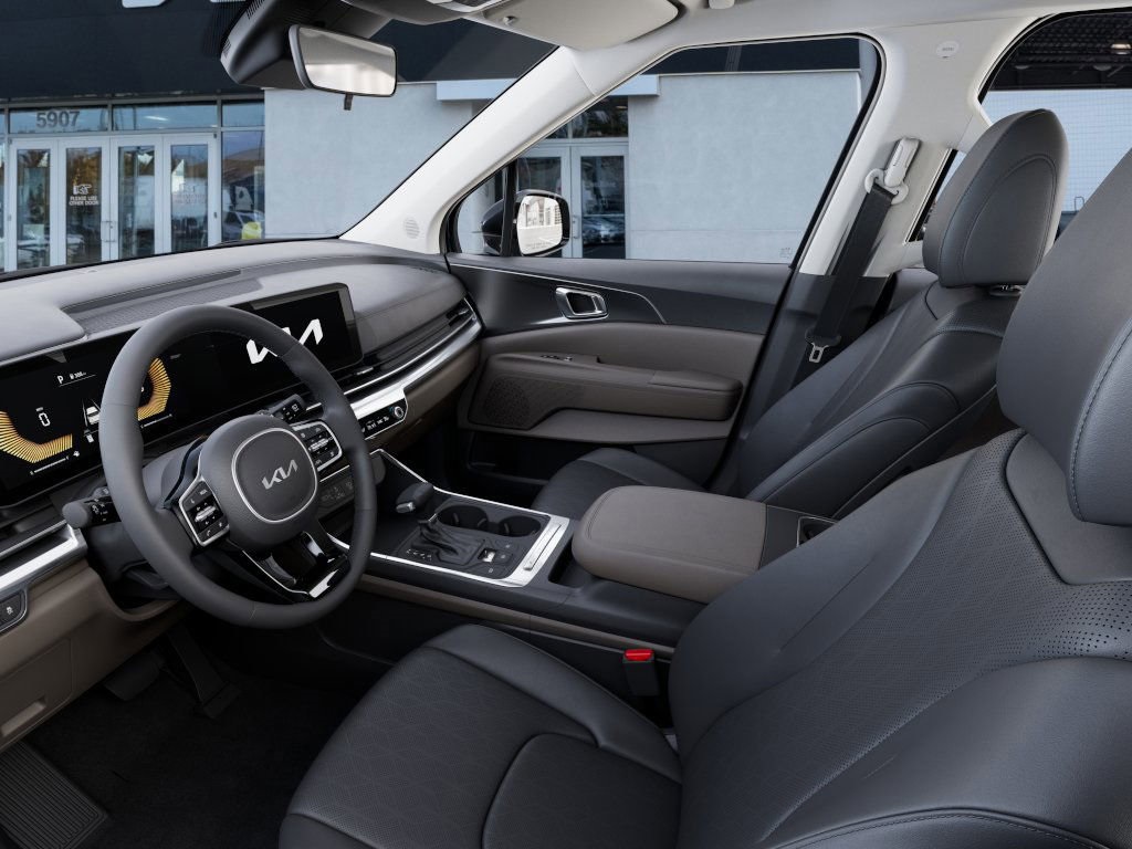 2026 Kia Carnival LXS photo 5