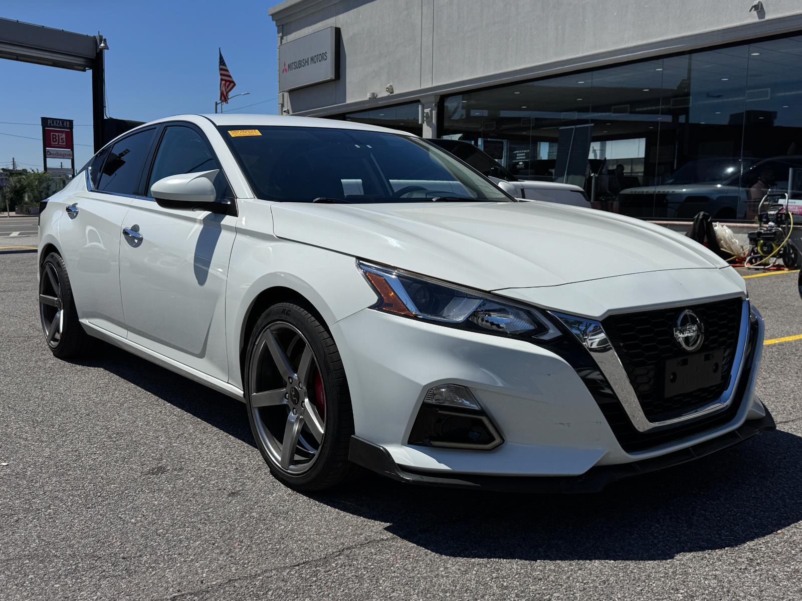 2023 Nissan Altima 2.5 SR photo 3