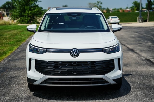 2025 Volkswagen Tiguan SE photo 2