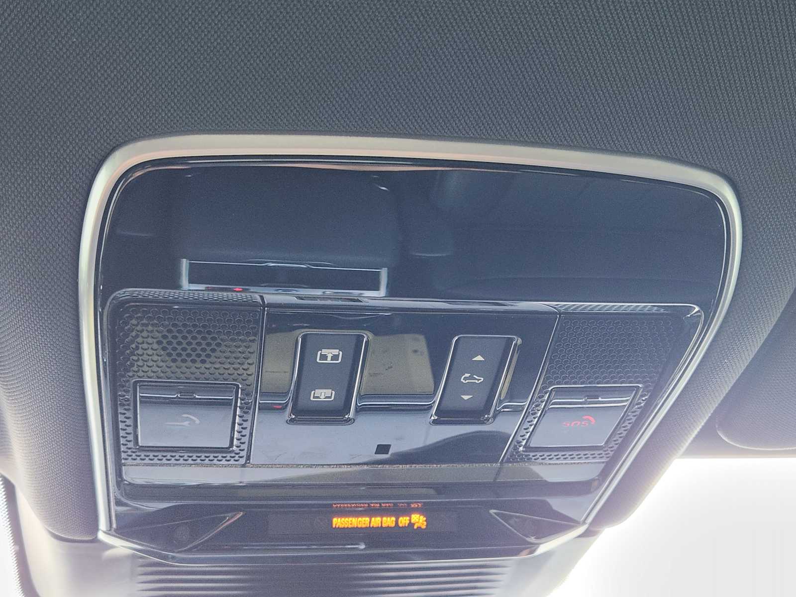 2023 Land Rover Range Rover SE photo 18