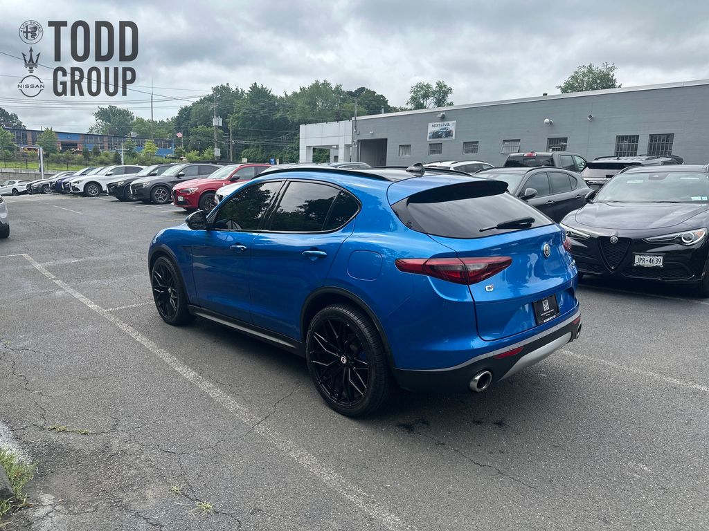 2019 Alfa Romeo Stelvio Ti Sport photo 3