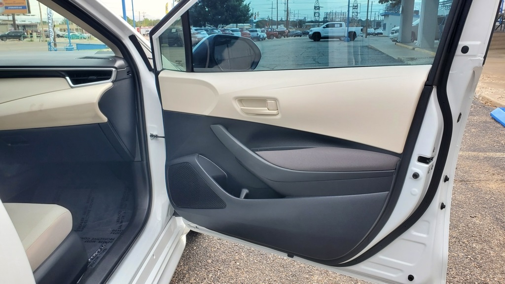 2022 Toyota Corolla LE photo 39