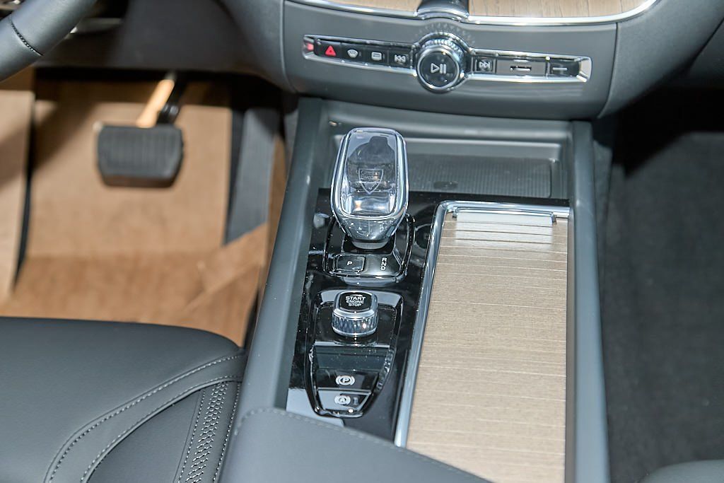 2026 VOLVO XC60 - Image 26