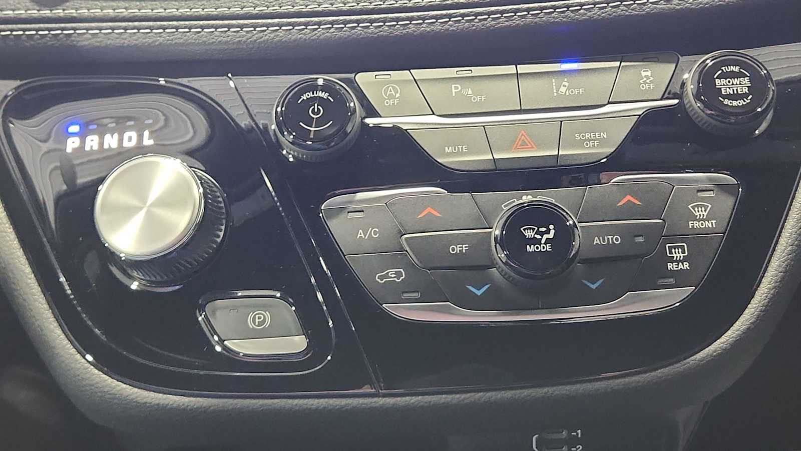 2026 Chrysler Pacifica photo 21