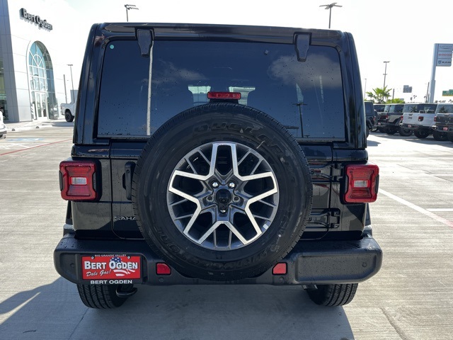 2025 Jeep Wrangler Sahara photo 5