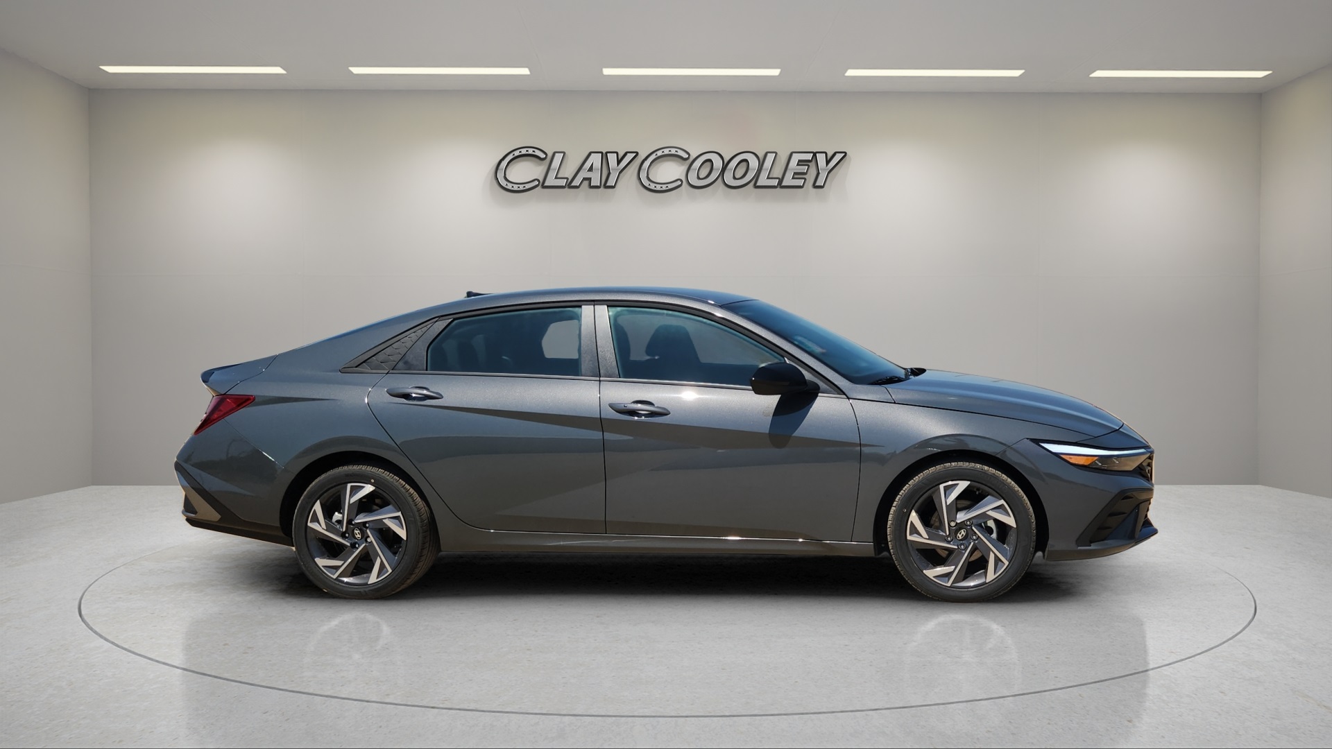 2025 Hyundai Elantra SEL Sport photo 2