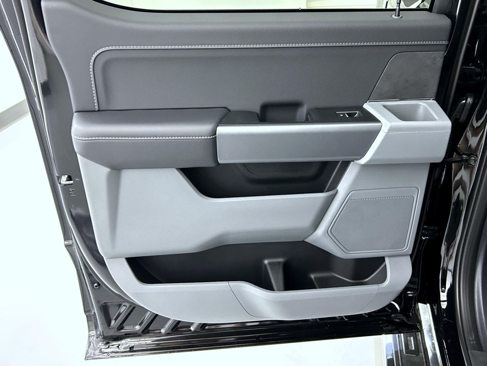 2025 Ford F-150 XLT photo 18