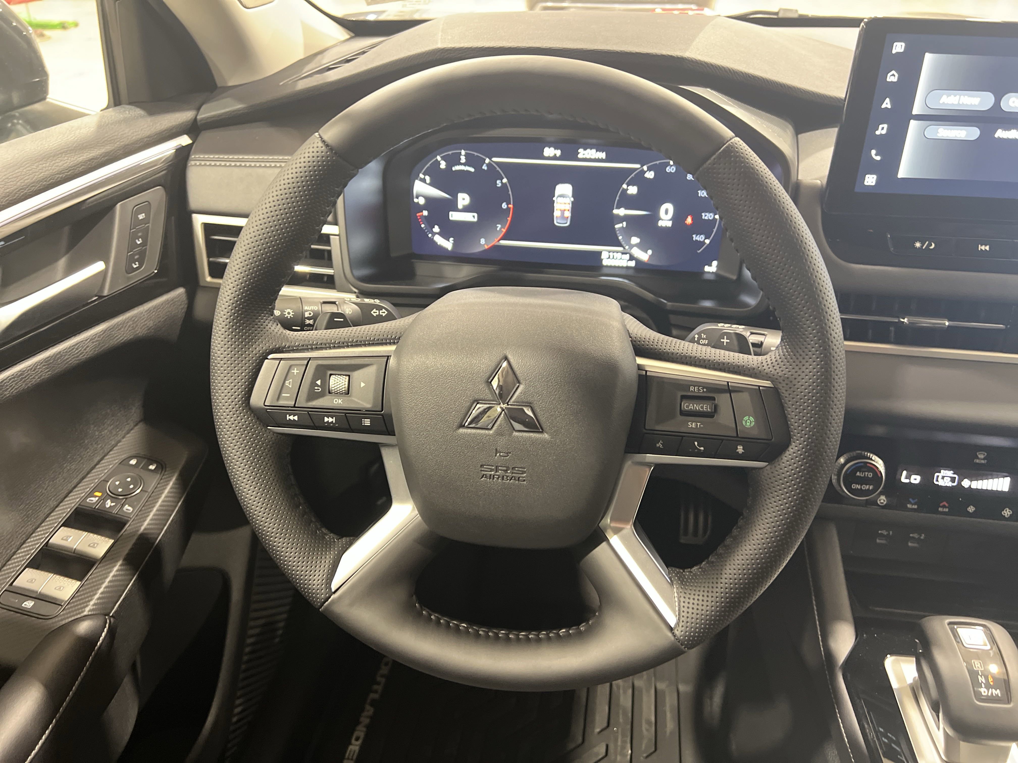 2025 Mitsubishi Outlander SEL photo 15