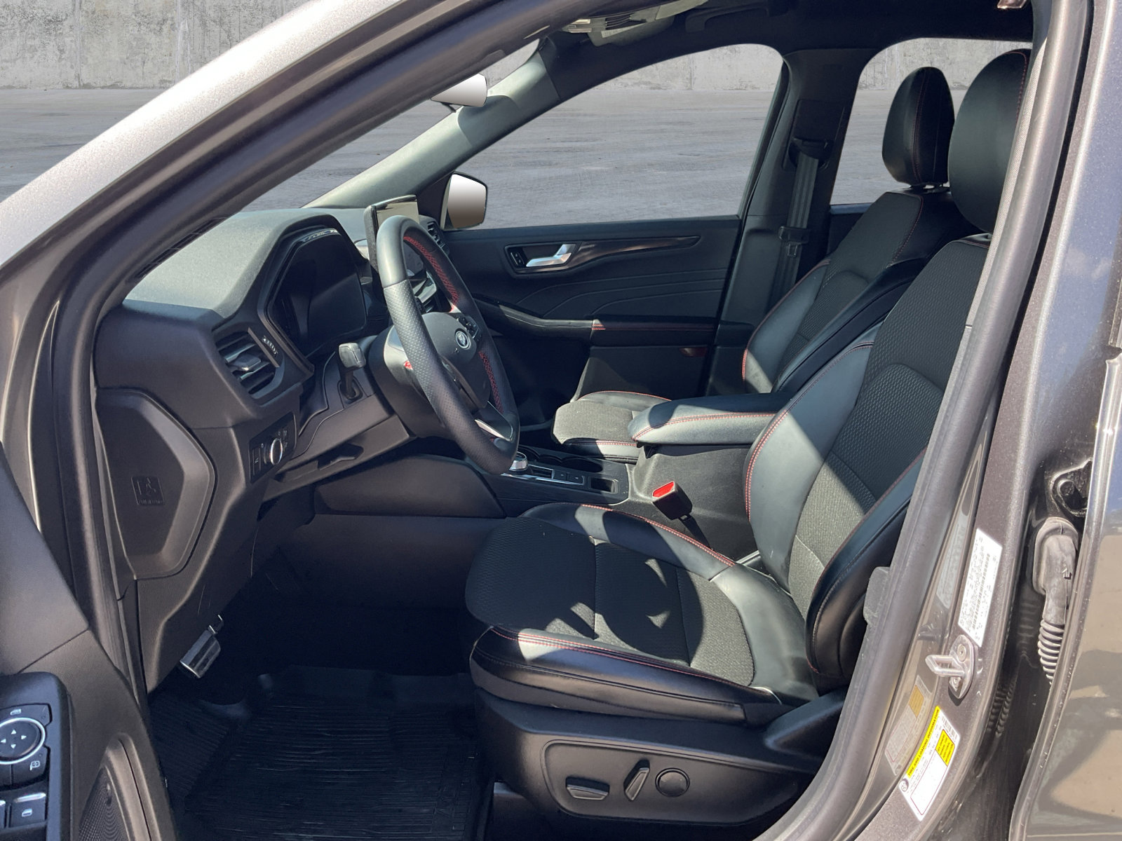 2024 Ford Escape ST-Line photo 2