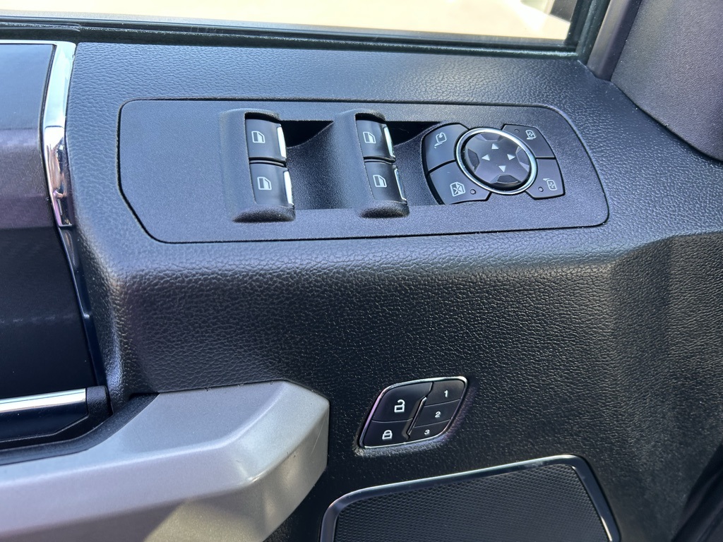 2018 Ford F-150 Lariat photo 12