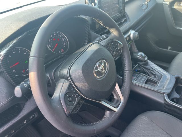 2021 Toyota RAV4 XLE photo 13