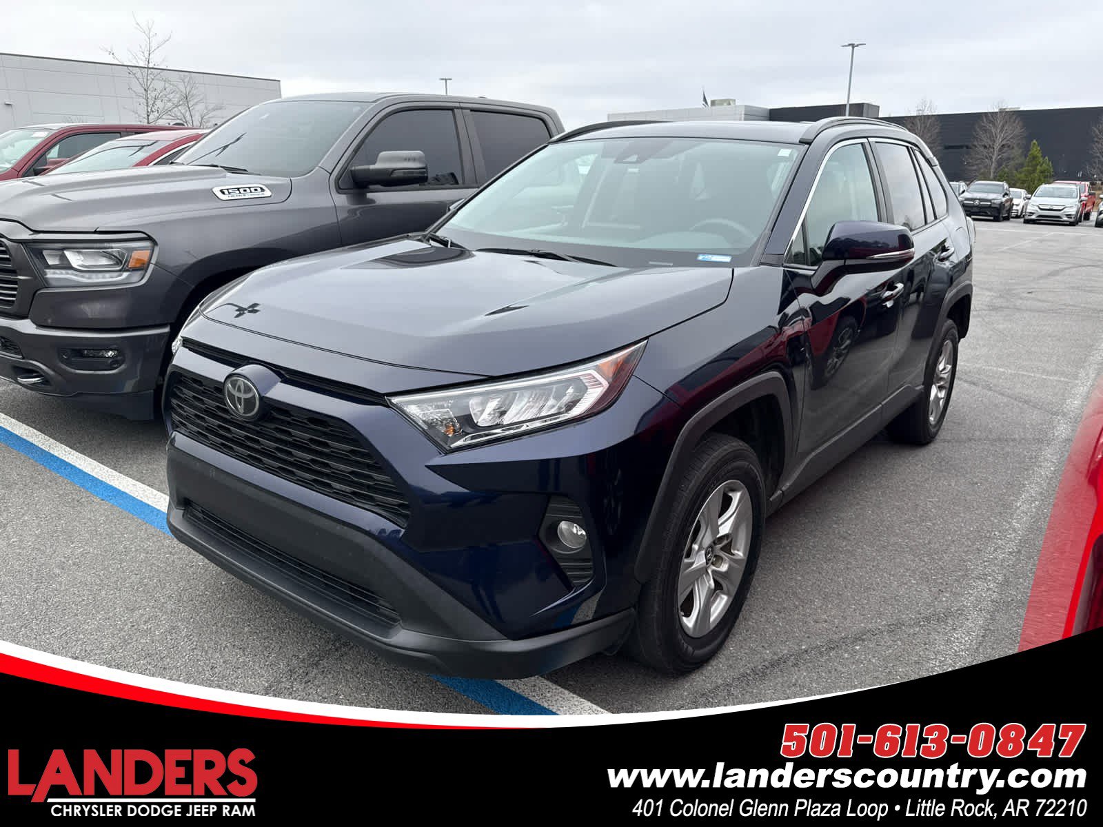 2019 Toyota RAV4 XLE's photo