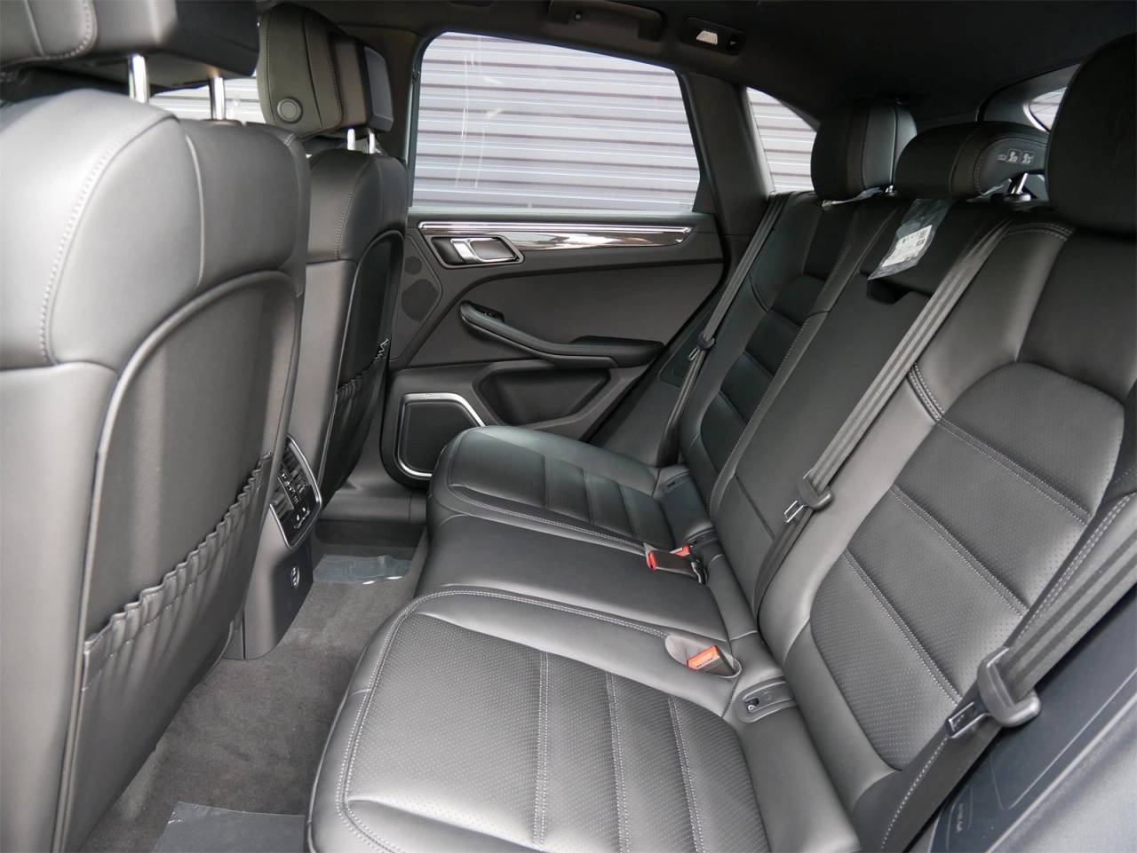 2025 Porsche Macan GTS photo 6