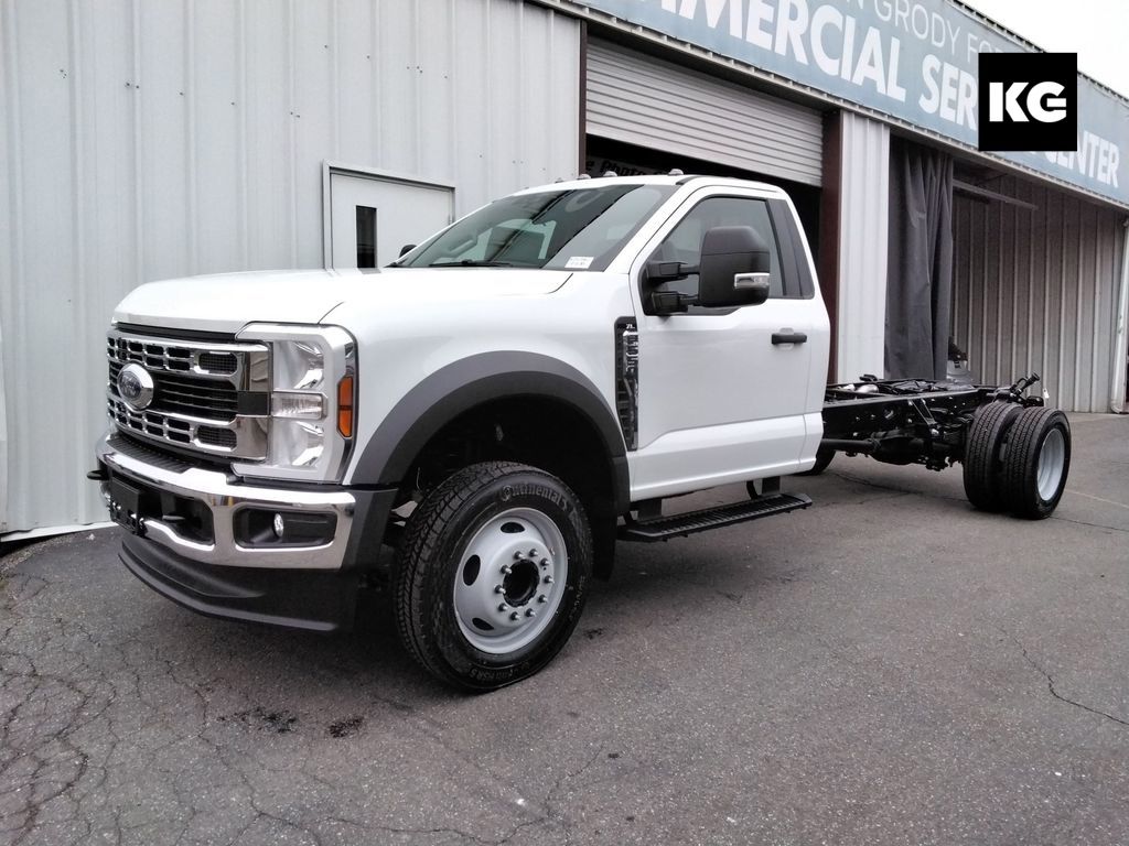 2025 Ford F-550 Super Duty Chassis Cab XL's photo