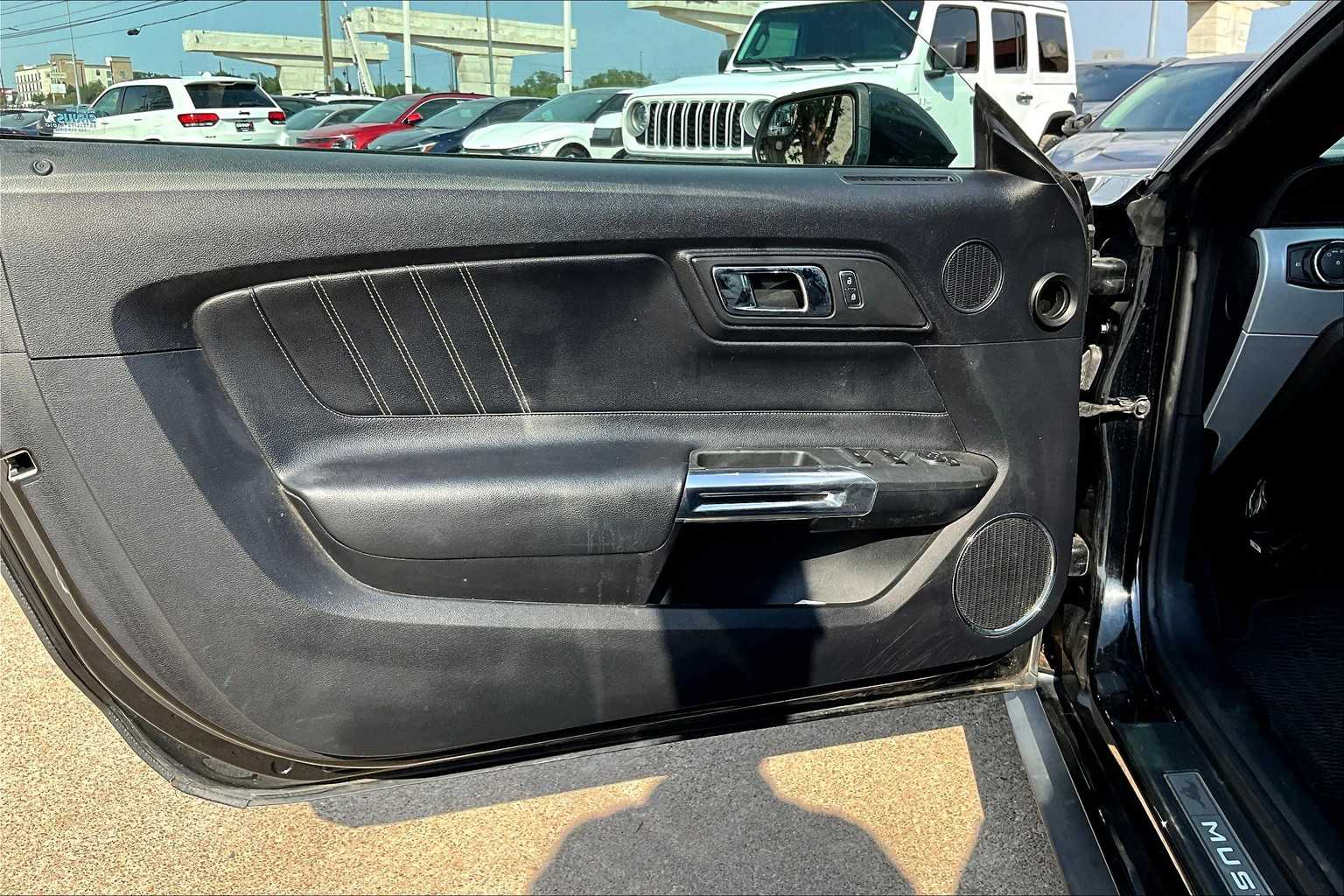 2016 Ford Mustang Convertible photo 17