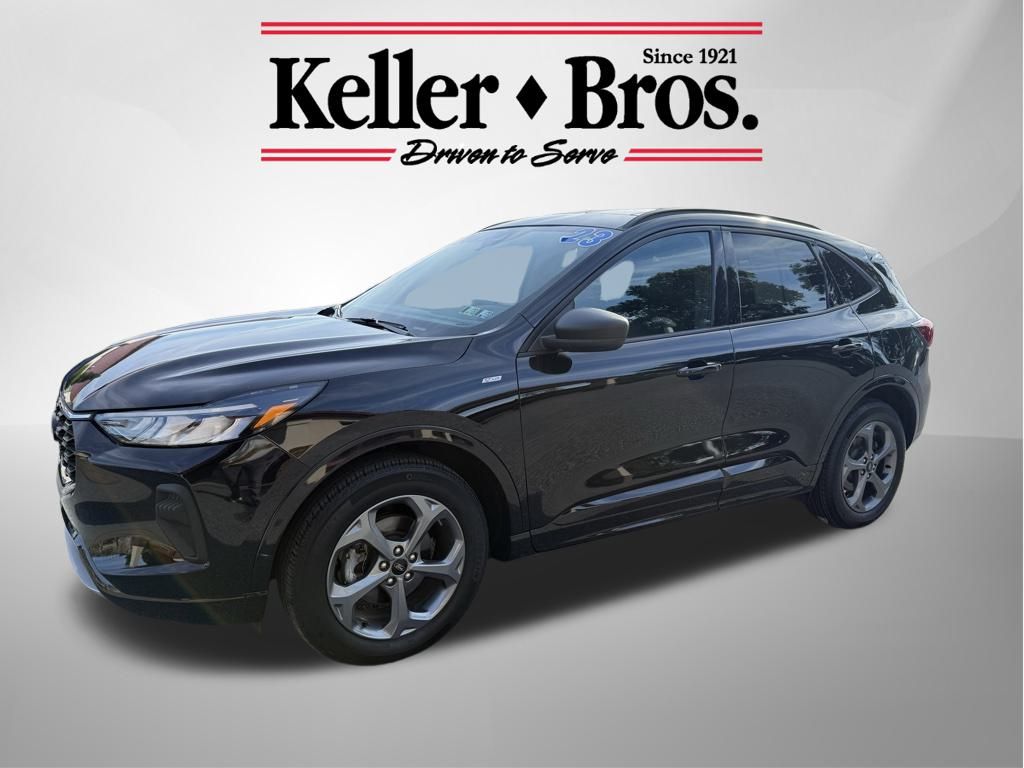 2023 Ford Escape ST-Line photo 2