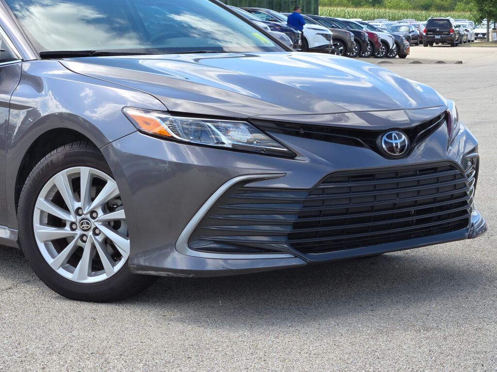 2022 Toyota Camry LE photo 2
