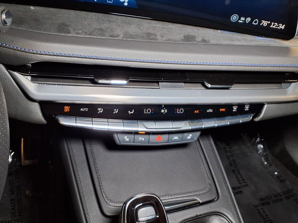 2025 Cadillac XT4 Sport photo 2