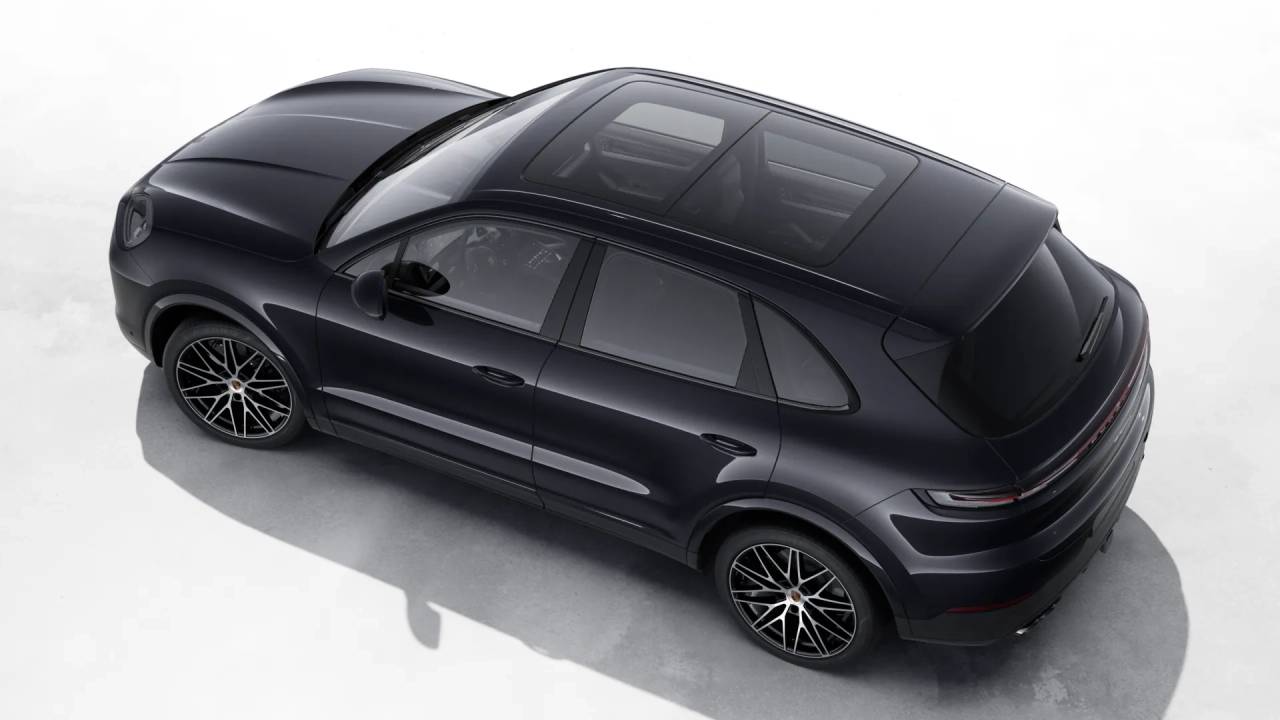 2026 Porsche Cayenne photo 2