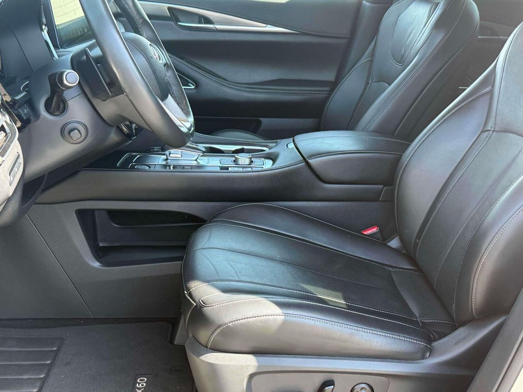 2022 Infiniti QX60 Luxe photo 3