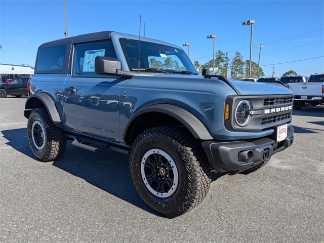 2024 Ford Bronco Black Diamond photo 2