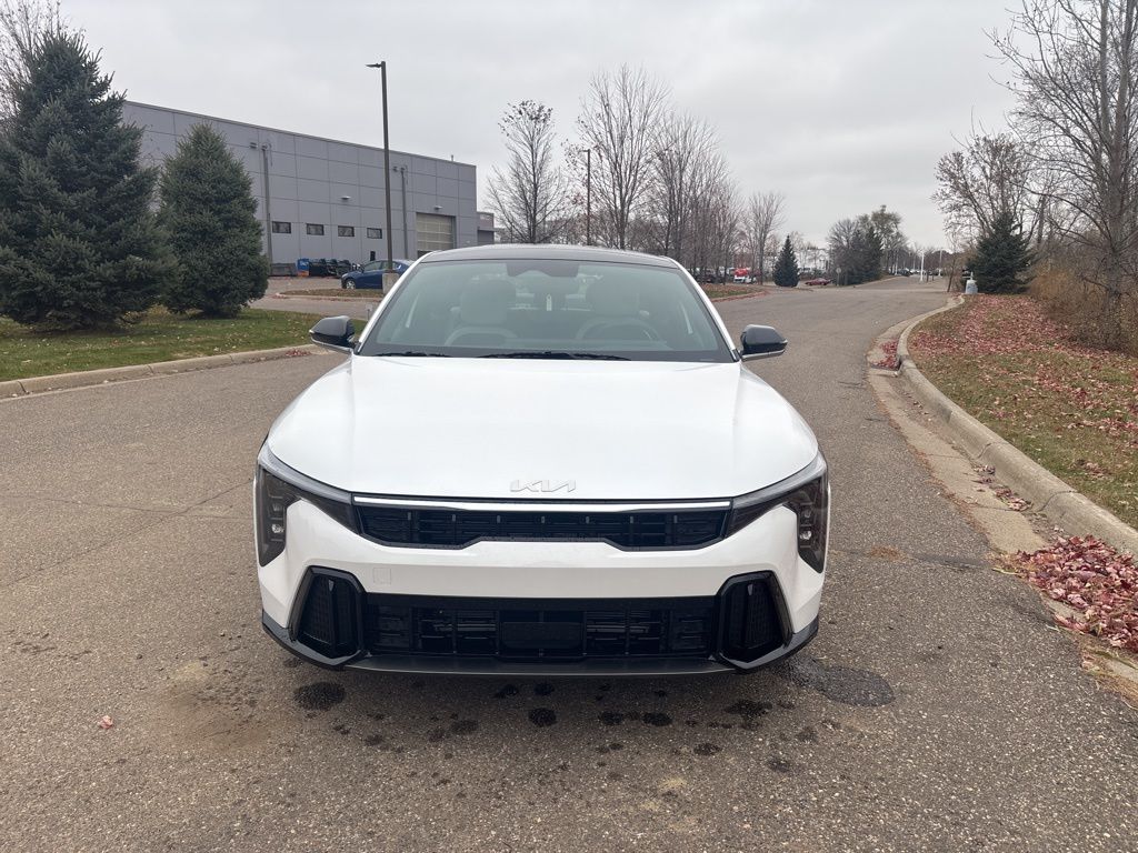 2025 Kia K4 GT-Line photo 3