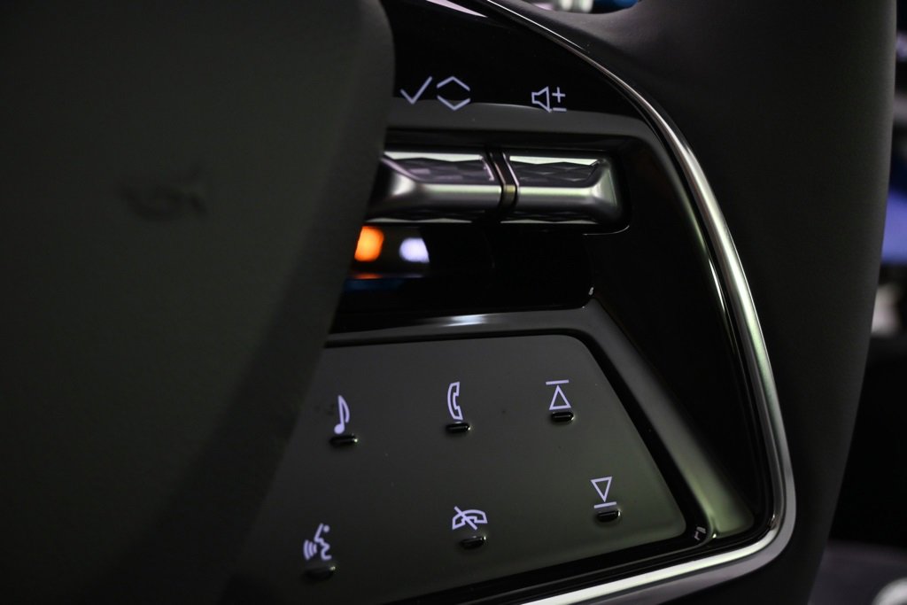 2025 Cadillac Optiq Luxury photo 28
