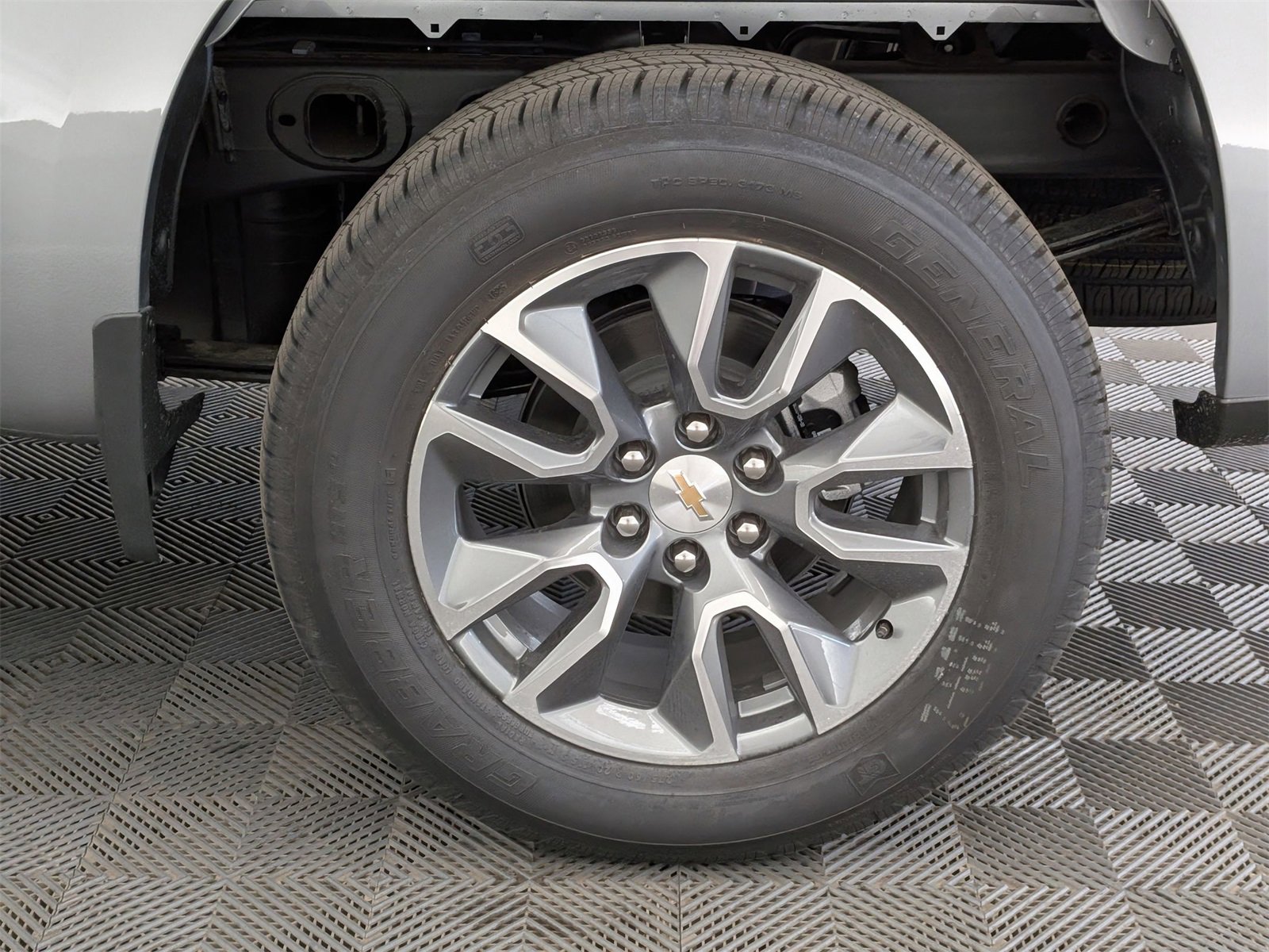 2025 Chevrolet Silverado 1500 LT photo 12