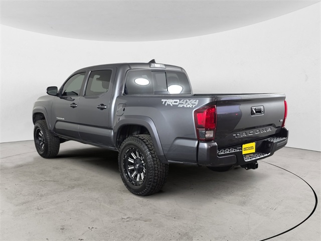 2019 Toyota Tacoma TRD Sport photo 3