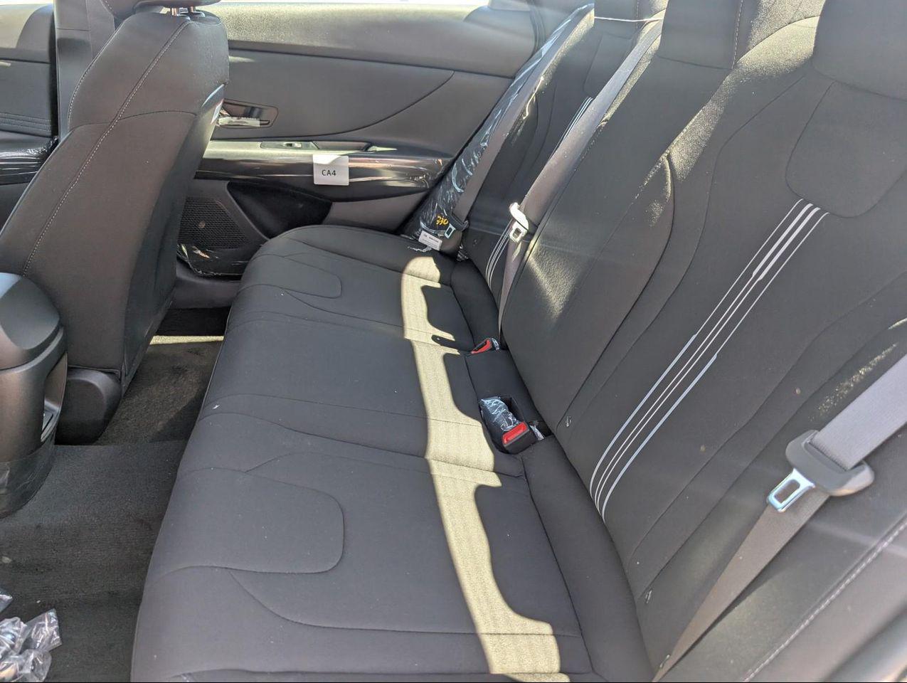 2025 Hyundai Elantra SEL Sport photo 18