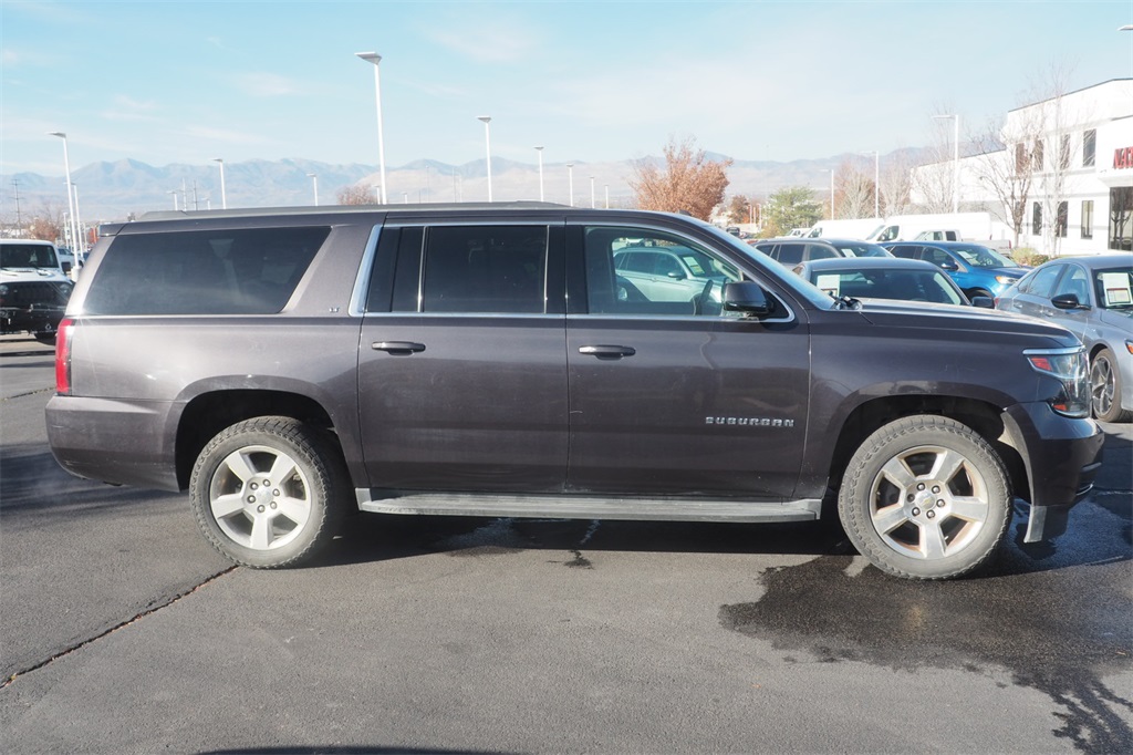 2015 Chevrolet Suburban LT photo 4
