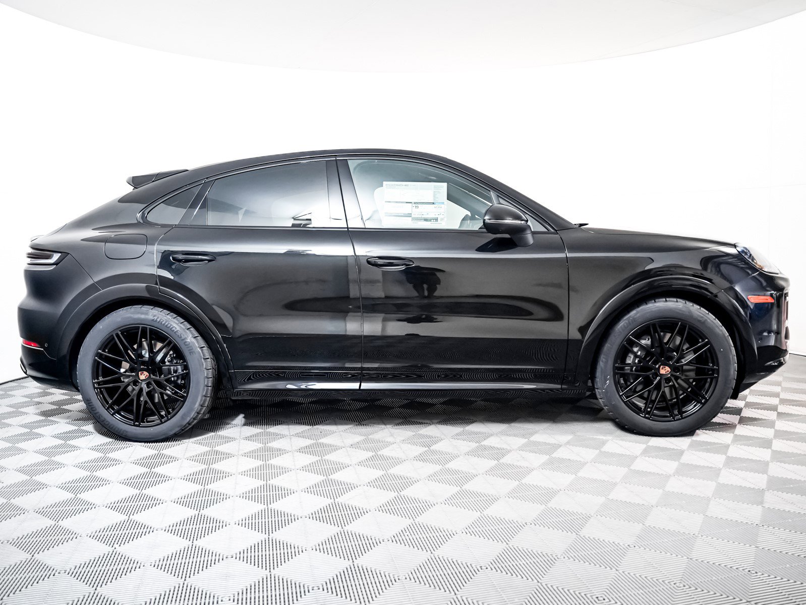 2025 Porsche Cayenne Coupe photo 8