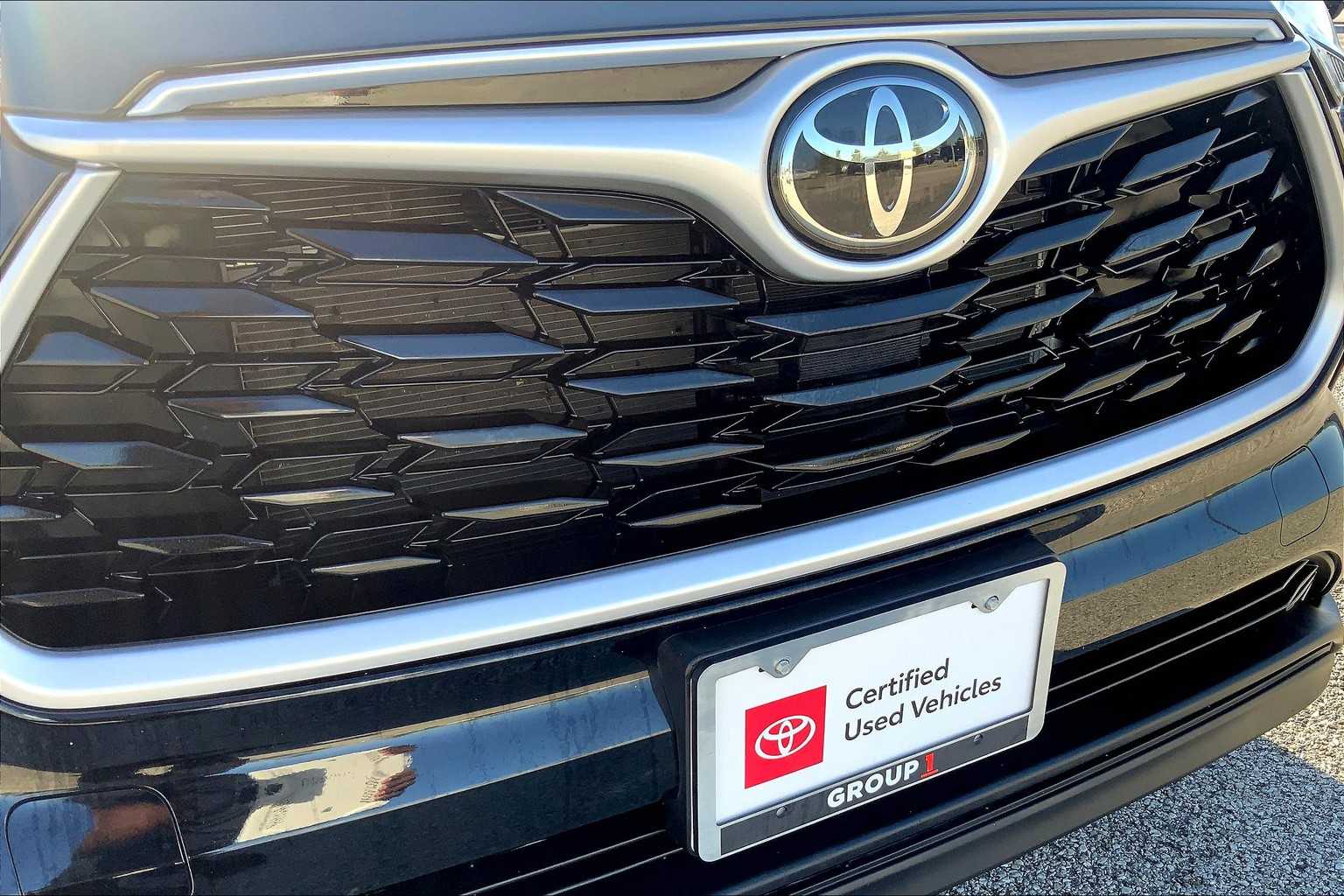 2022 Toyota Highlander XLE photo 25